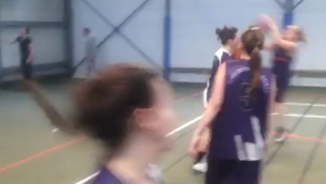 Les filles de l'EDB à l'échauffement avant le match contre Izon ce 23 mars