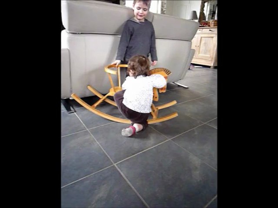 20130324 Alexia premiers pas 2ème partie