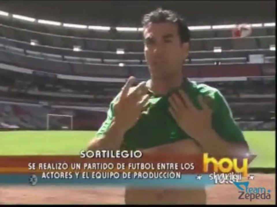 David Zepeda @davidzepeda1 y elenco de Sortilegio en el estadio azteca