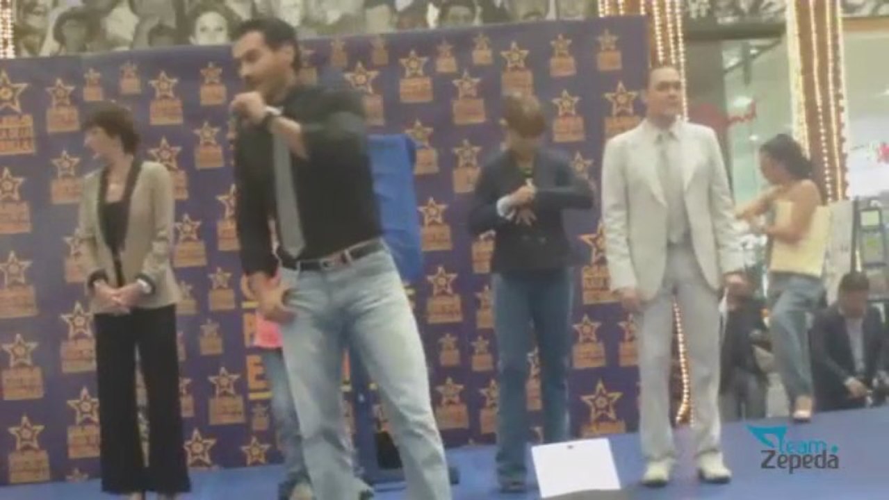 David Zepeda @davidzepeda1 plasmó sus huellas en la Plaza de las Estrellas - LFDD