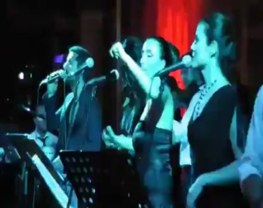 Orkestra Yerli, performans