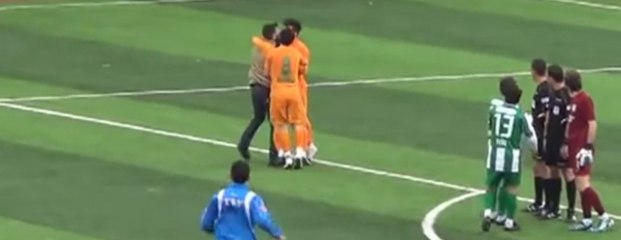 Murat Sözkesen, Gol Kaçıran Oyuncusuna Saldırdı