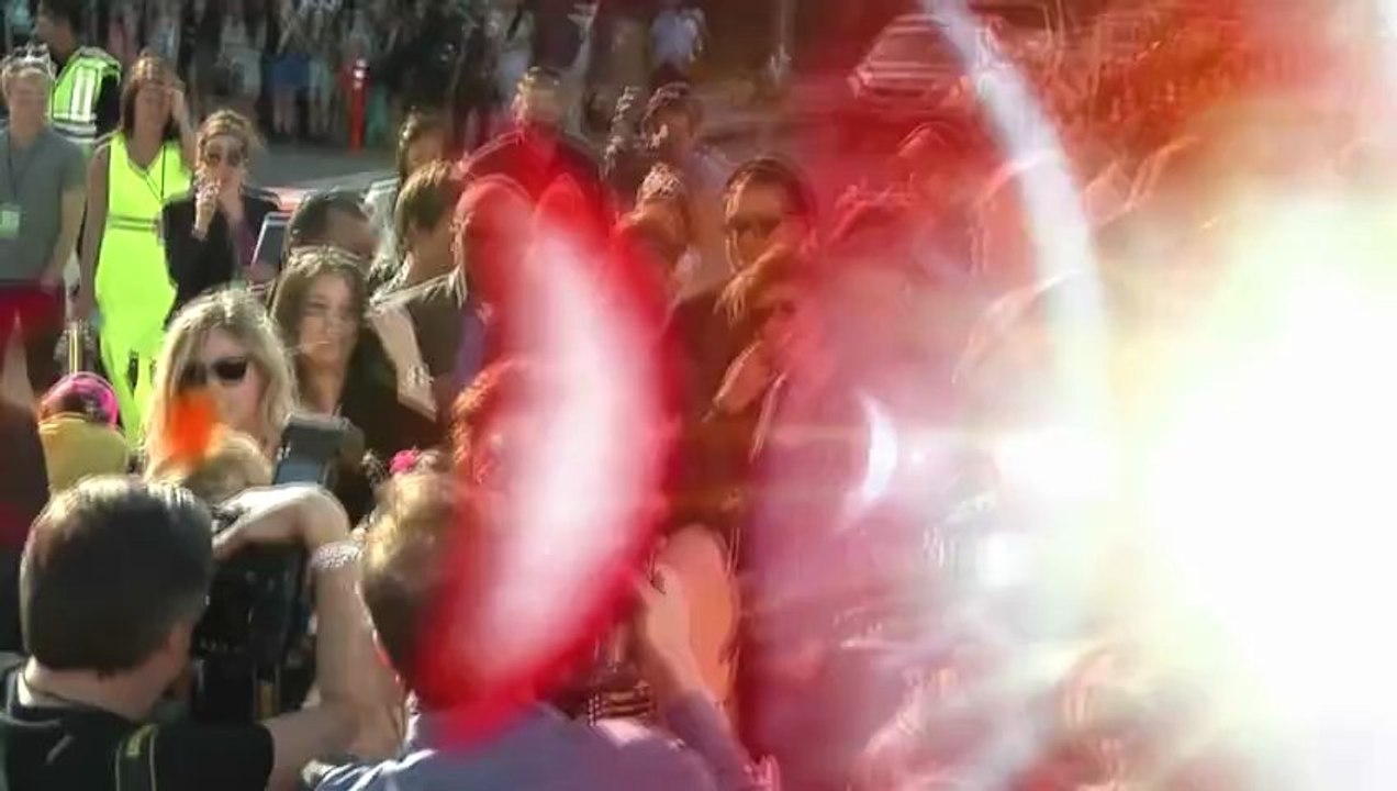 Kristen Stewart and Katy Perry Get Cheeky at the Kids' Choice Awards