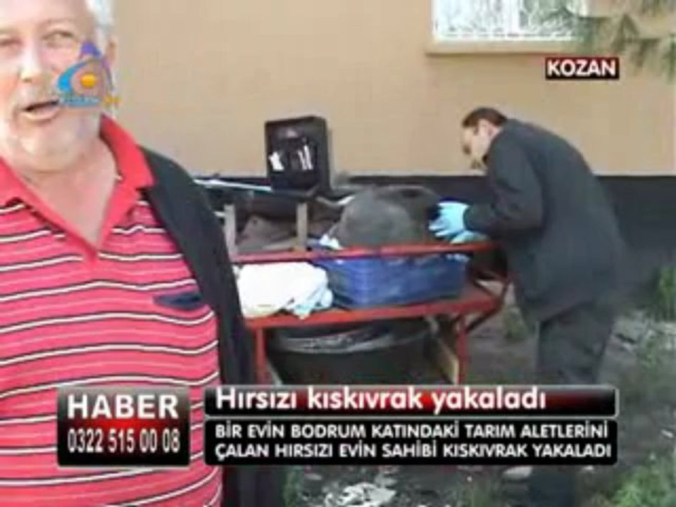 KOZAN'DA TARIM ALATLERİ ÇALAN HIRSIZI EVİN SAHİBİ KISKIVRAK YAKALADI