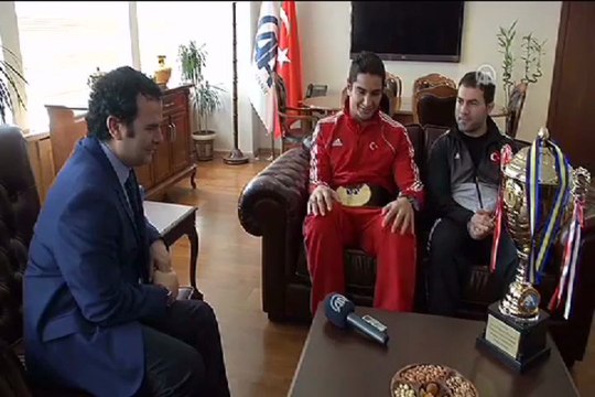 Şampiyon güreşçiden AA'ya ziyaret