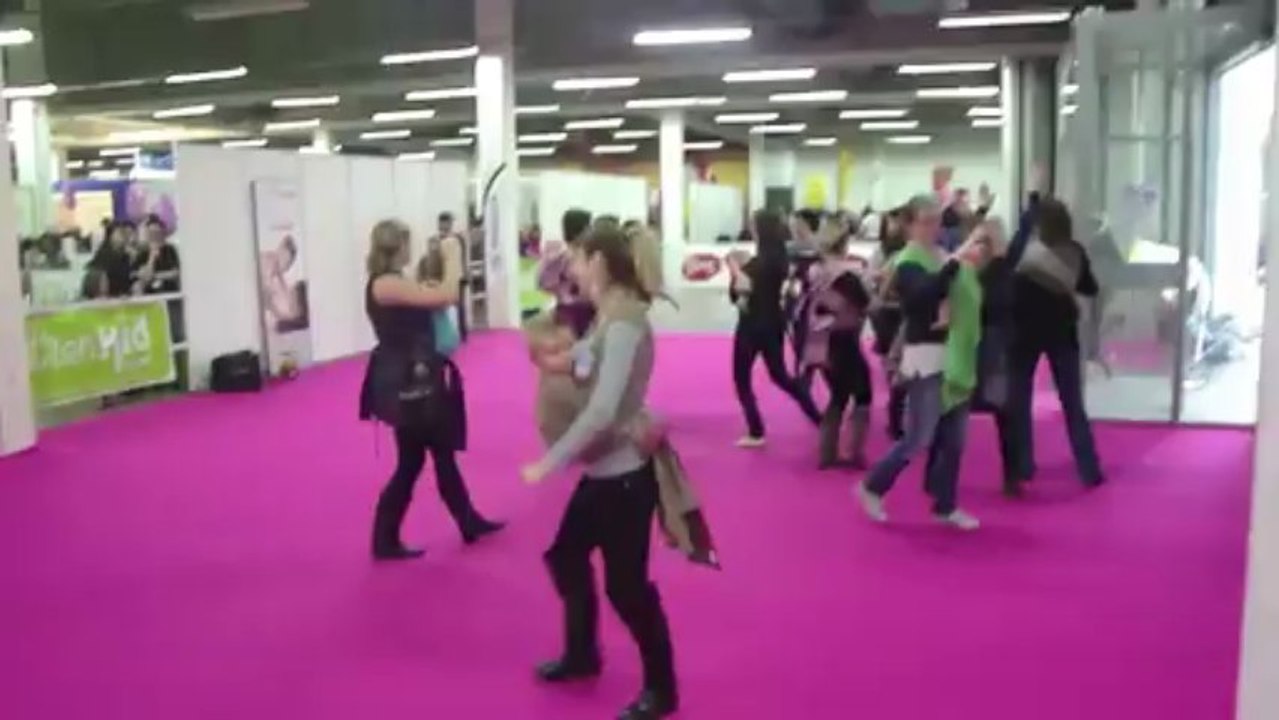 Flash Mob des bébés portés salon Baby LYON 23 et 24 mars 2013