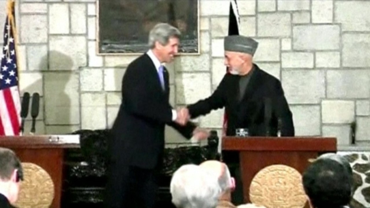 Kerry, Karzai make show of unity in surprise Kabul visit