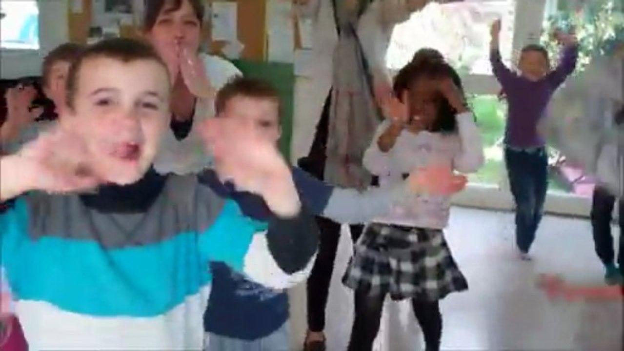 chorégraphie de shakira par les enfants du Centre de Loisirs