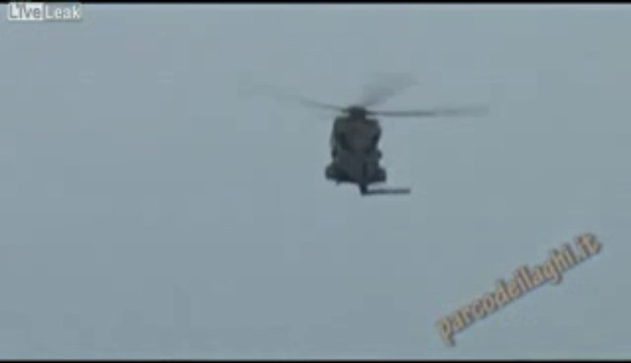Helicóptero perde o controle e se espatifa em lago de forma impressionante