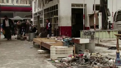 سوريون يبيعون الادوات المنزلية لشراء الطعام