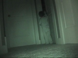 Un enfant de 2 ans futur voleur crochète une serrure