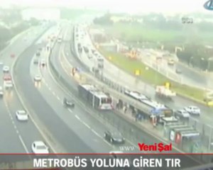 Metrobüs yoluna giren TIR kamerada