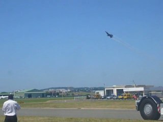 Bourget 2011 - démonstration du F16