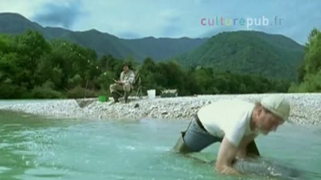 Man catches giant fish with bare hands!