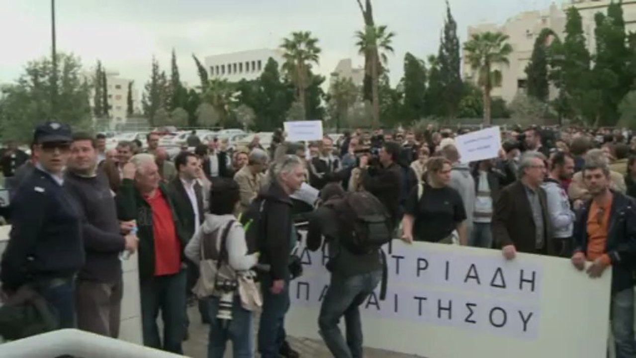 Chypre: démission du président de Bank of Cyprus