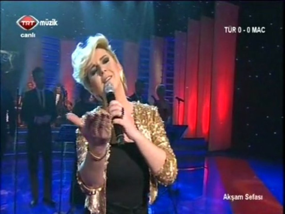 Ayşe İnak Ekiz-Bir Tatlı Tebessümün Bin Vuslata Bedeldir