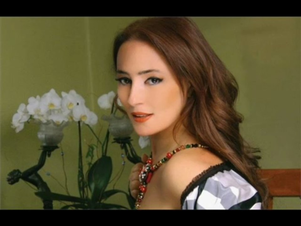 Hüner Coşkuner - Şarkılar seni söyler dillerde nağme adın