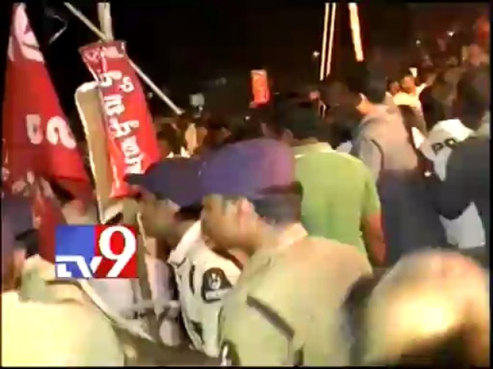 Left parties protest against power crisis ends