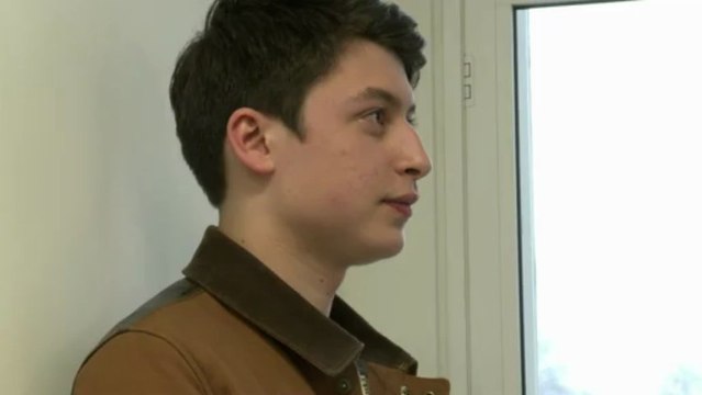 British teenager sells app to Yahoo for millions of pounds
