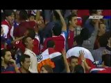 Aficionados ticos dando la espalda al himno y bandera del Fair Play