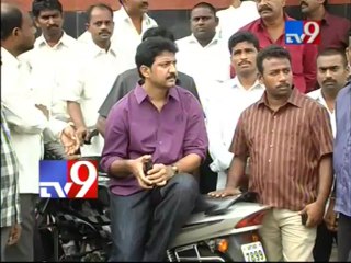 Vamsi not to join in any party