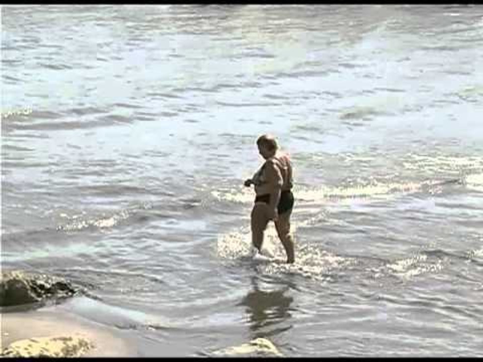 Napoli - Primi bagni a lido Mappatella (25.03.13)