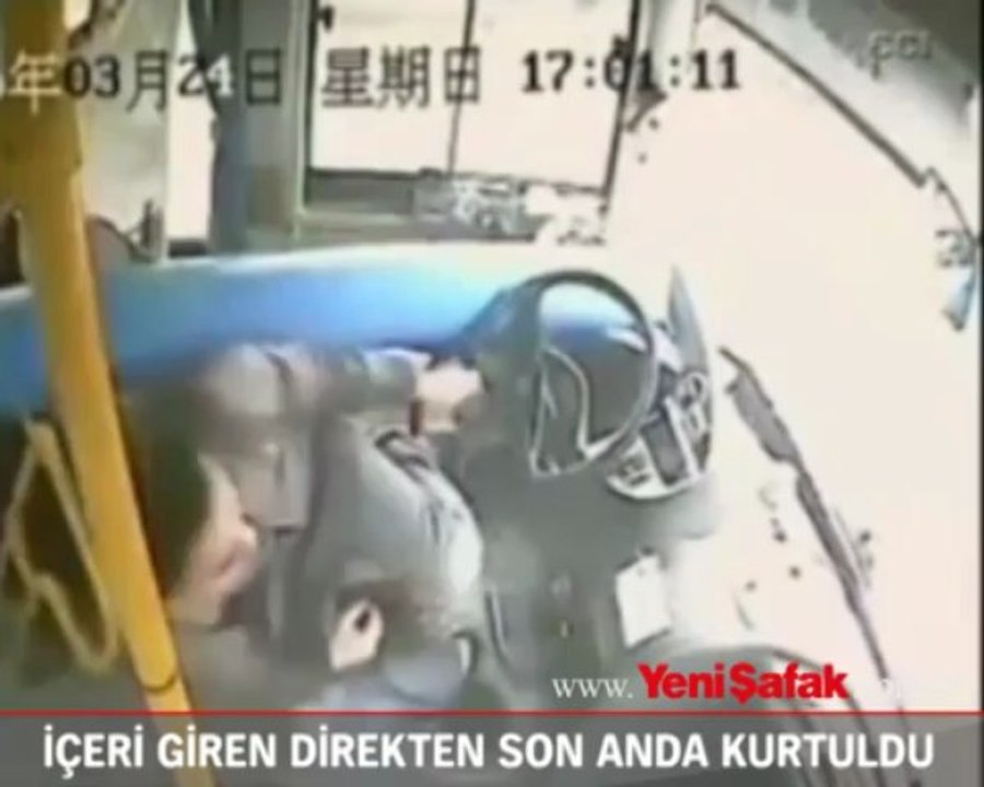 Camdan içeri giren direkten son anda kurtuldu