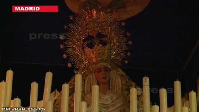 'Los Gitanos' miran al cielo esperando procesionar