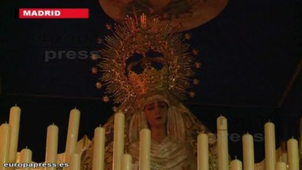 'Los Gitanos' miran al cielo esperando procesionar