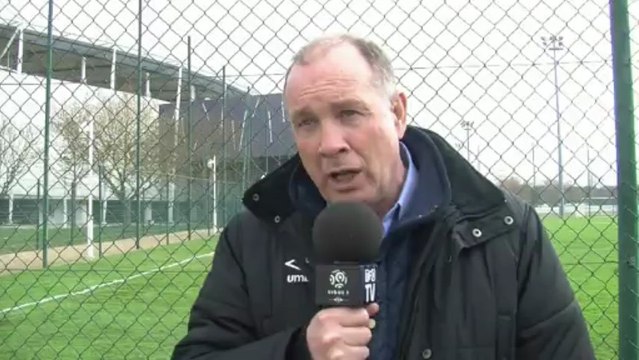 Jean Fernandez en visite au Stadium pour l'entraînement des Violets