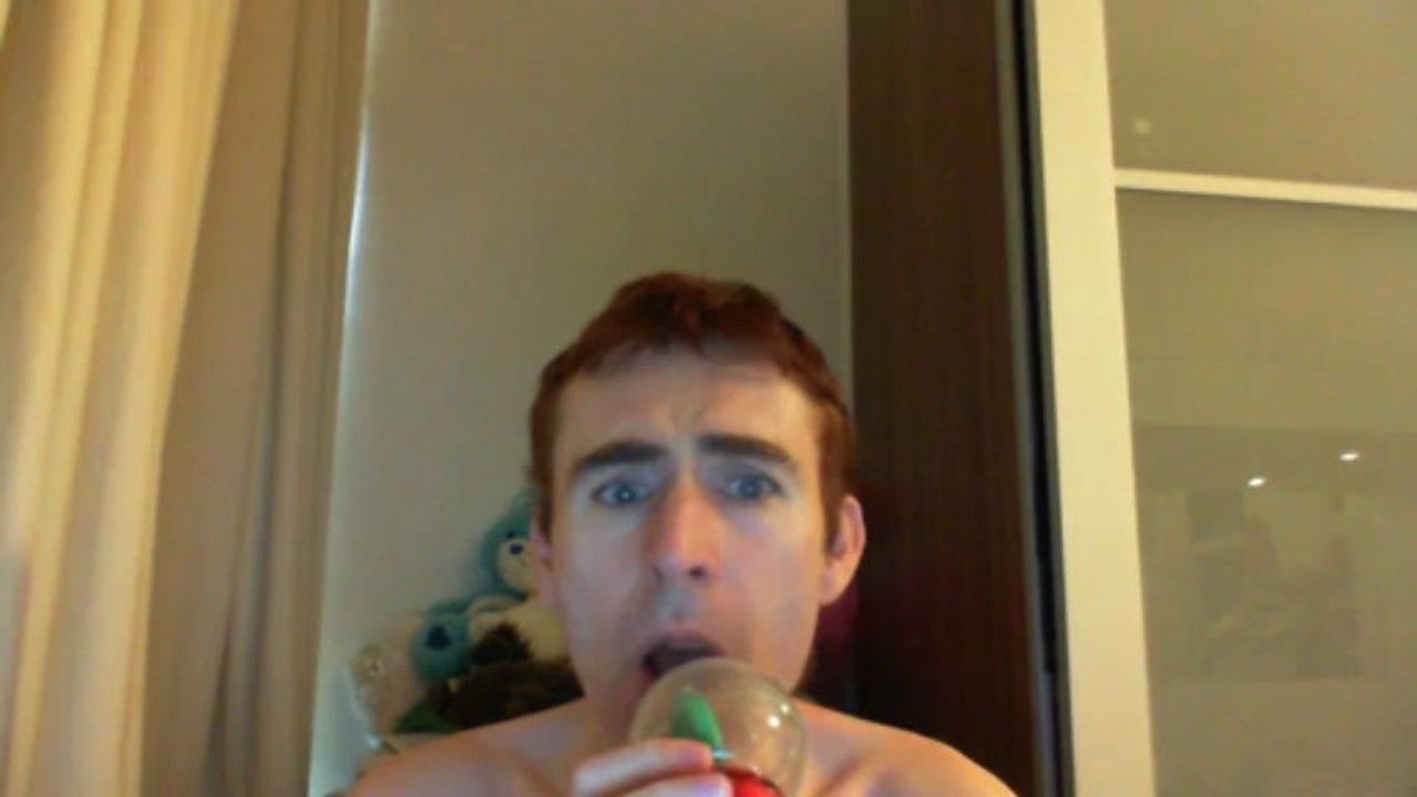 Wiwi égratigne "make the music play" de Dionne Warwick