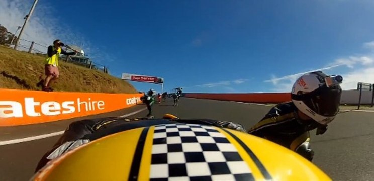 GoPro Louis Pilloni & Sector 9 - Downhill Skateboarding Race - Australia 2012