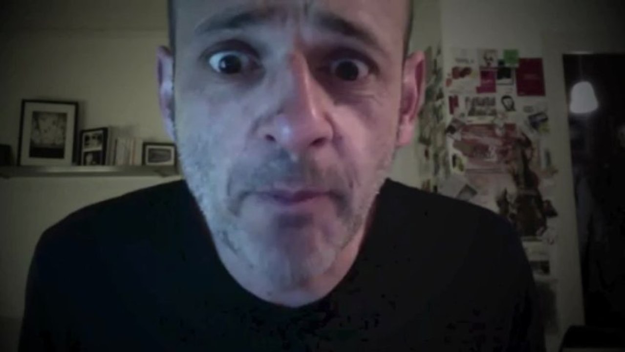 Monsieur Francis, sortez de ce corps