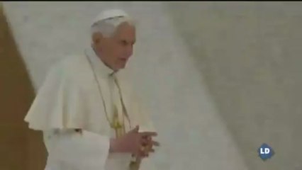 El Papa, ovacionado por miles de fieles en su primer acto tras la renuncia