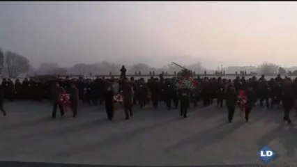 Miles de personas conmemoran el aniversario de la muerte de Kim Jong-il en Corea del Norte