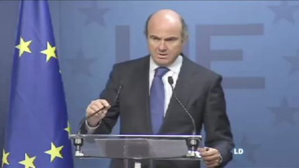 De Guindos insiste: el Gobierno "no prevé" subir el IVA "este año"