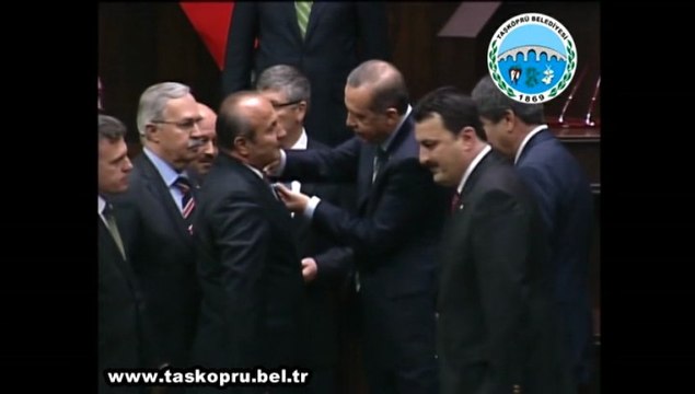 Arslan'a AK Parti rozetini Başbakan Erdoğan taktı