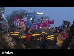 Les anti-mariage gay manifestent contre François Hollande