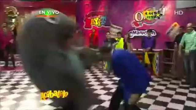 ¡Guerra de espuma! Bezares vs el Delfín