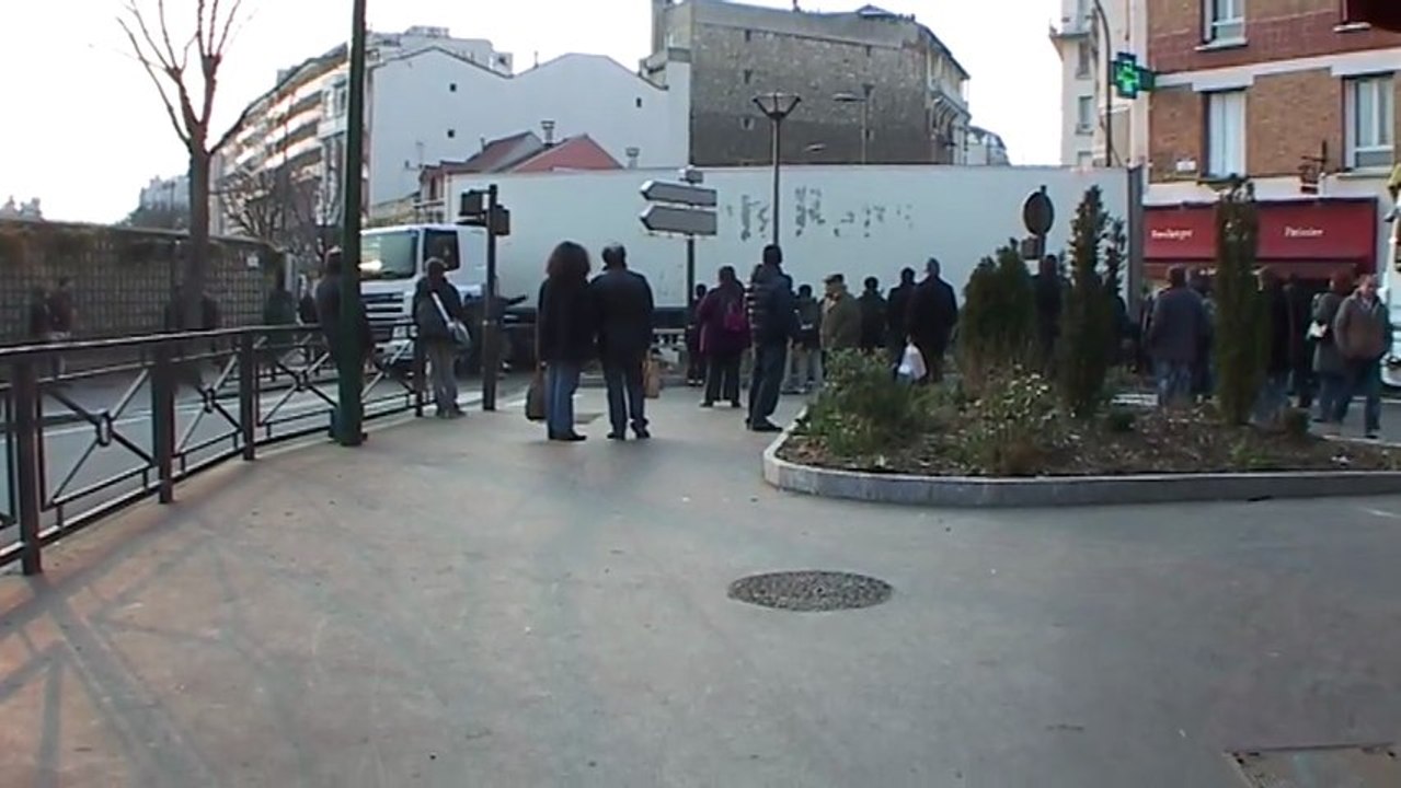 Faits divers à Vincennes : un camion sème la zizanie dans les rues de la ville, le garage José sauve Vincennes de l'embouteillage