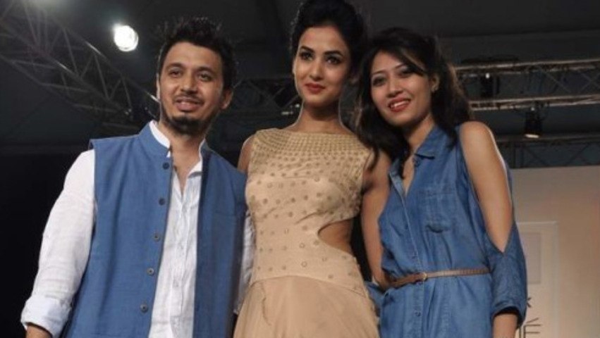 Sonal Chauhan Walks For Siyaahi Talent Box @ Lakme Fashion Week 2013 !