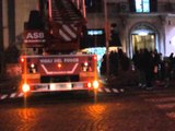 Napoli - Crolla palazzo a Riviera di Chiaia, protesta per chiusura vicolo (28.03.13)