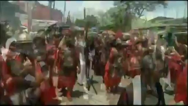 Des Philippins se font crucifier pour le Vendredi saint