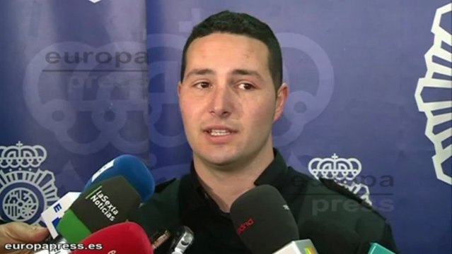 Un policía evita un atraco de tres asaltantes