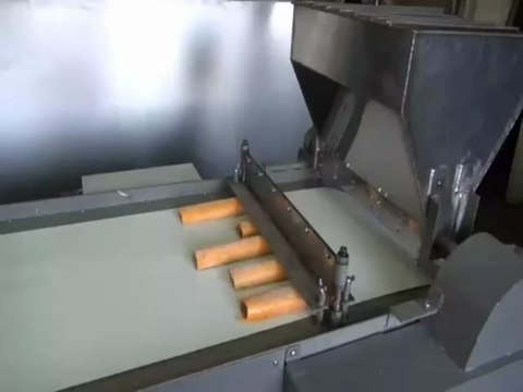 Видео работы машины гильотинной резки батонов (полубатонов) мармелада на корпуса конфет (дозатор + устройство посыпки)