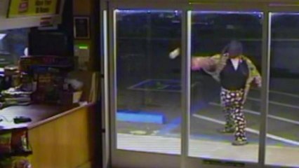 Clumsy Break-In Attempt Caught on Camera