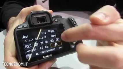 Canon EOS 100D reflex più piccola al mondo