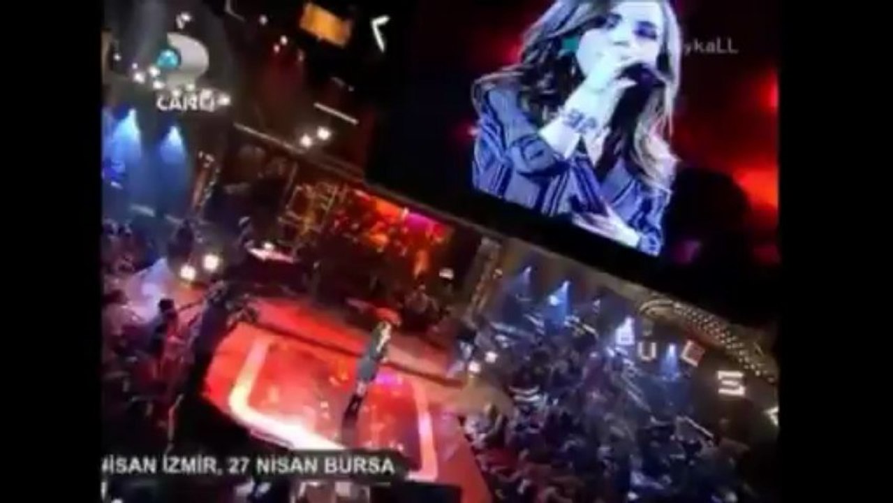 Gülşen (Beyaz Show) Yatcaz Kalkcaz Ordayım - KArdan Adam - Seyre Durdun Aşk - Gülşen Potpori - Irgalamaz Beni