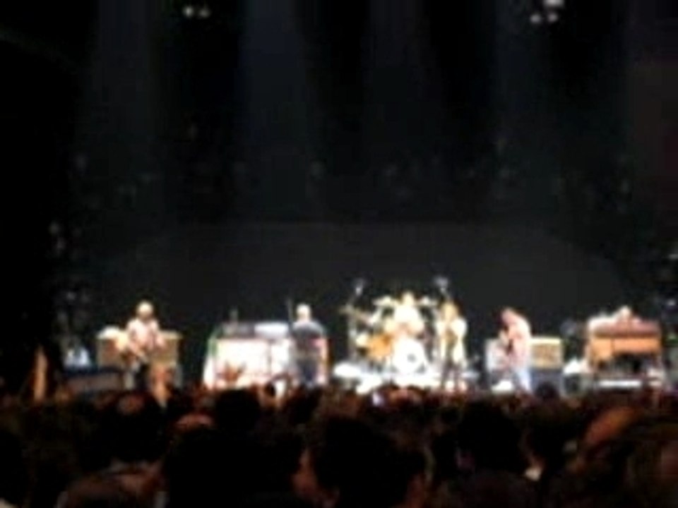 Pearl Jam Bercy yellow ledbetter 1