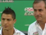 Cristiano Ronaldo y Carlos Sainz posan juntos
